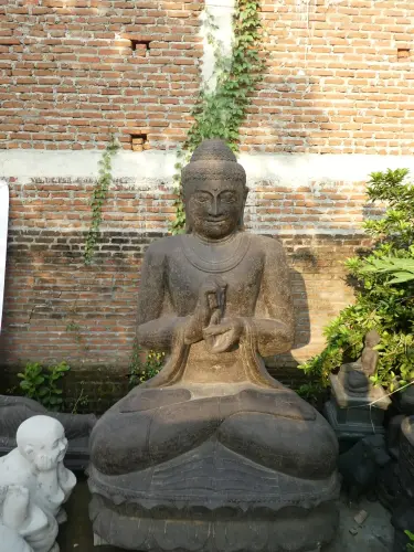 Product image of the product “Sitting Buddha - Indian style. 240cm height. Painted in the color antique finish 240 cm”